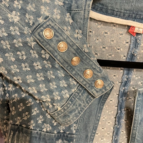 Denim Collarless Denim Jacket similar to Balmain - Picture 7 of 9